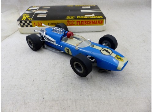 Fleischmann Auto Rallye 3201 Ferrari F1 bleue avec boite