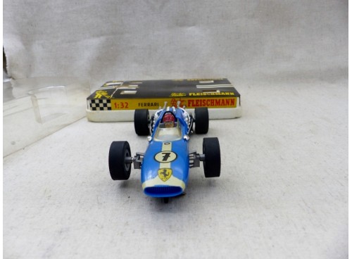 Fleischmann Auto Rallye 3201 Ferrari F1 bleue avec boite