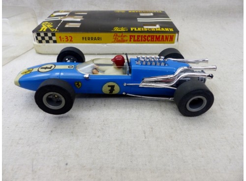 voiture de course miniature pour circuit Fleischmann Auto Rallye 3201 Ferrari F1 bleue avec boite