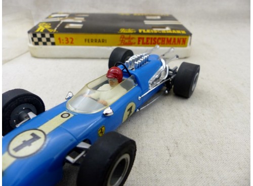 Fleischmann Auto Rallye 3201 Ferrari F1 bleue avec boite