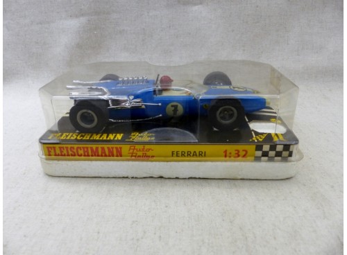 Fleischmann Auto Rallye 3201 Ferrari F1 bleue avec boite