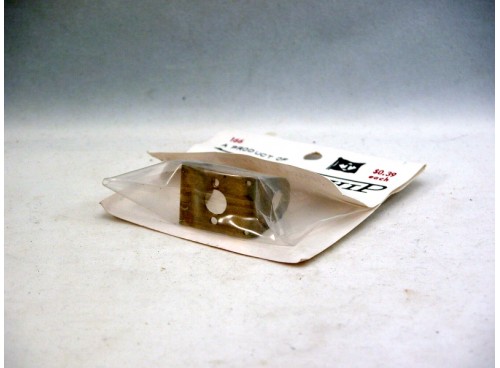 pièce détachée Slot Car U.S. 1/32 1/24 cox Revell etc circuit Support moteur (bracket) 26D Neuf