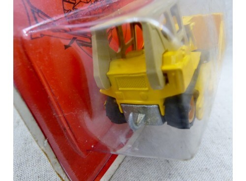 Matchbox Superfast MB64 Caterpillar D-9 Bulldozer