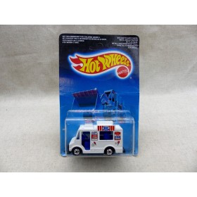 Hot Wheels 5904 camion Glacier Ambulant blanc