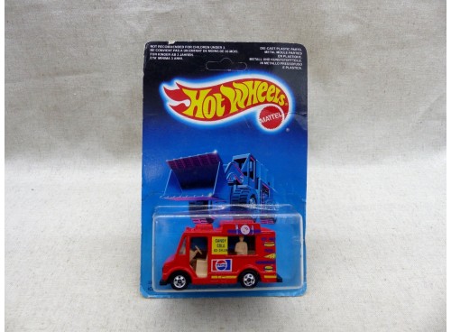 Hot Wheels 3855 camion Glacier Ambulant Rouge