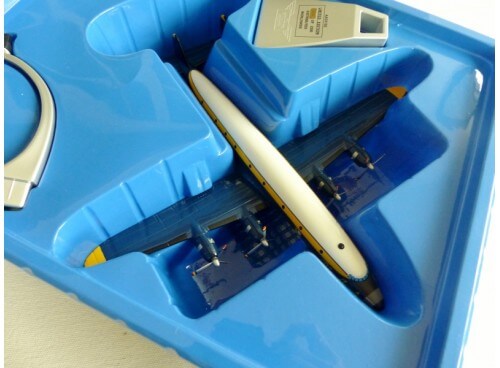 Corgi Toys AA35102 Lokheed C121-J Super Constellation US Navy Blue Angel detail