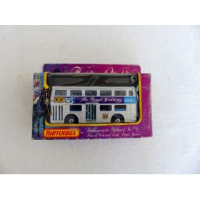 Matchbox KRW-15 Bus The Royal Wedding (2)