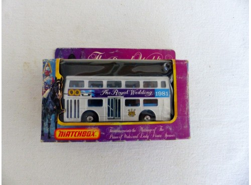 Matchbox KRW-15 Bus The Royal Wedding (2)