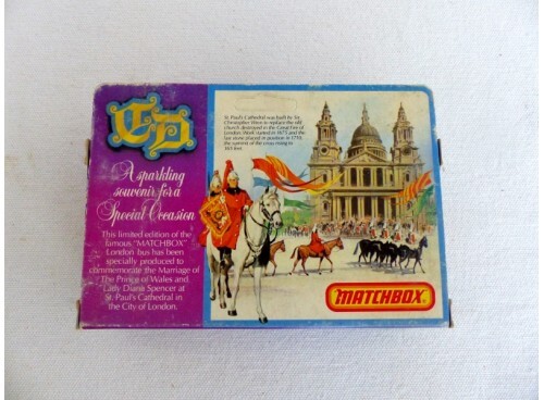 Matchbox KRW-15 Bus The Royal Wedding (2)