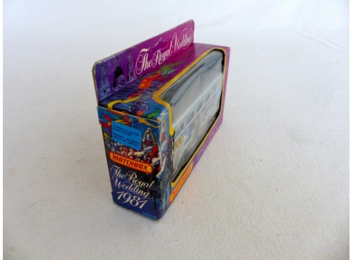 Matchbox KRW-15 Bus The Royal Wedding (2)