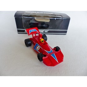 voiture circuit routier électrique Scalextric C120 Martini Brabham BT44B rouge
