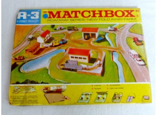 Matchbox R-3 Roadway Series Fold Away Farm / Tapis de jeu Thème agricole