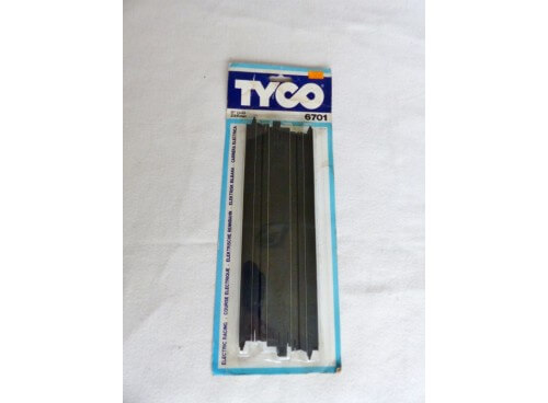 Tyco 6701 Paire de Rails droits 22.5 cms (9") neufs sous blister.