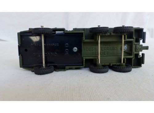 Dinky Toys 80D Camion Militaire Tous Terrains Berliet vue de dessous