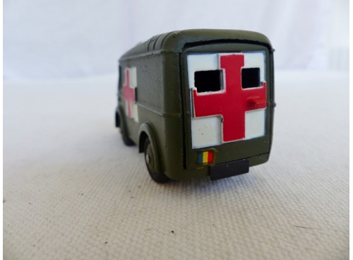 Dinky Toys 80F Ambulance Militaire Renault 1000 kg