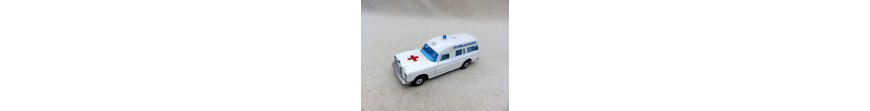 véhicules ambulance miniature et circuit routier
