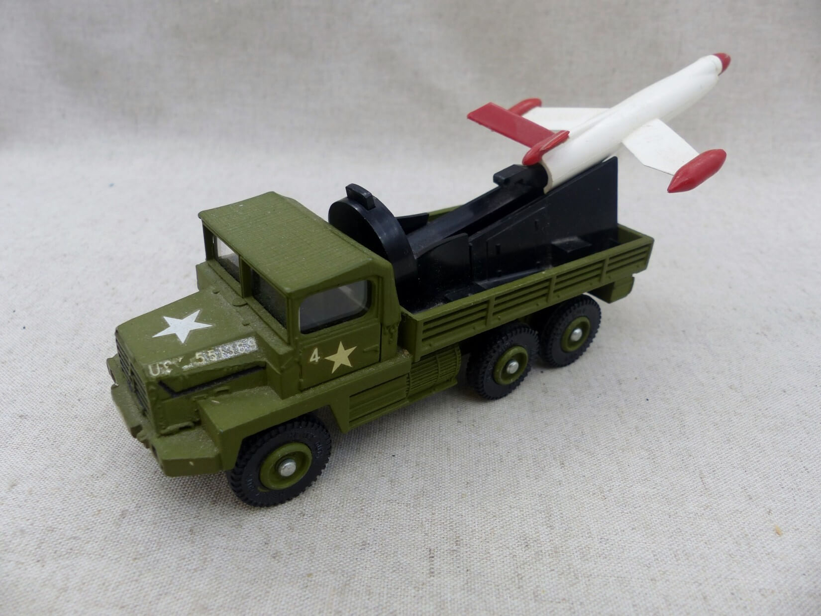 Véhicules militaires miniatures Dinky Berliet
